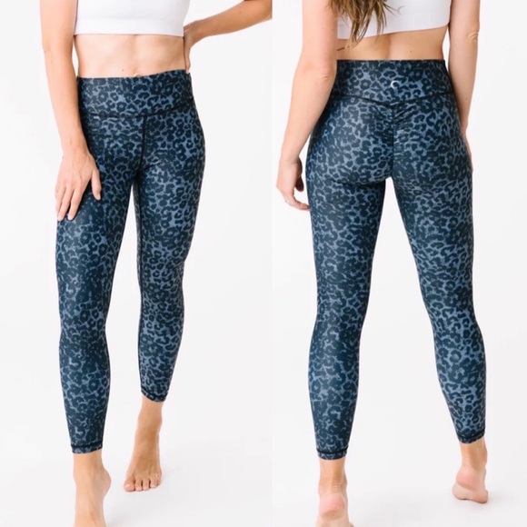 ZYIA Pants - Zyia Active Light N Tight Scrunchy 7/8 High Rise Leggings - Stone Leopard Blue